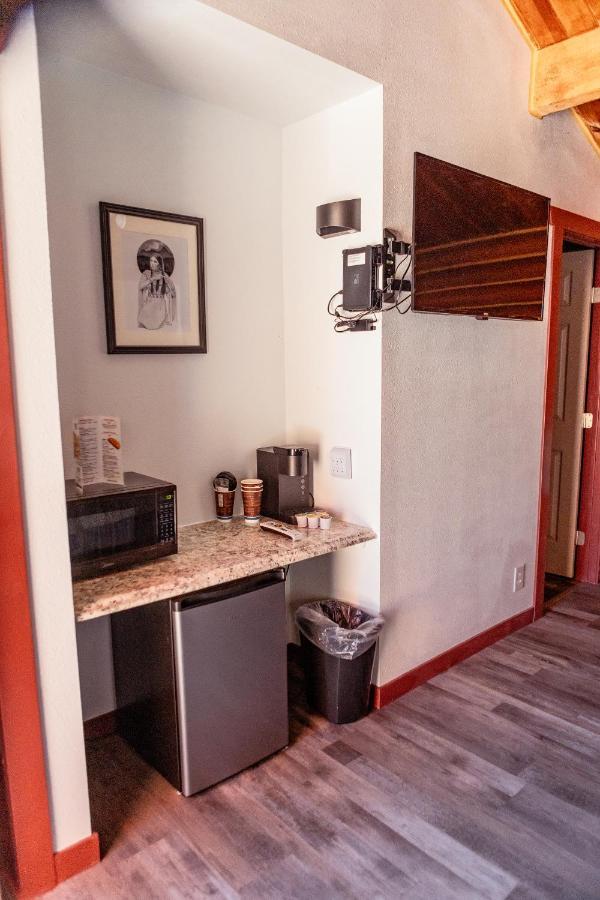 Big Medicine Cabins Saint Ignatius Exterior foto